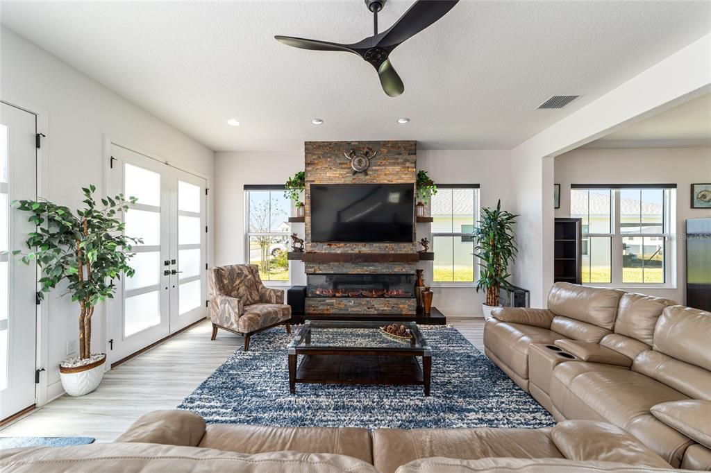 For Sale: $925,000 (5 beds, 3 baths, 2993 Square Feet)