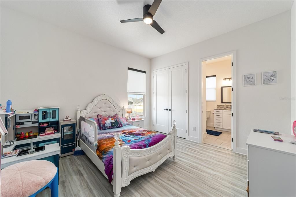 For Sale: $925,000 (5 beds, 3 baths, 2993 Square Feet)