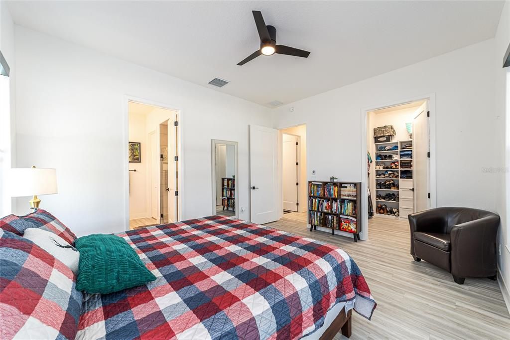 For Sale: $925,000 (5 beds, 3 baths, 2993 Square Feet)