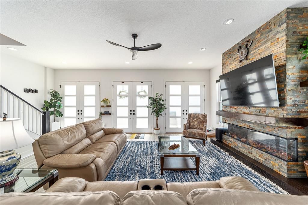 For Sale: $925,000 (5 beds, 3 baths, 2993 Square Feet)