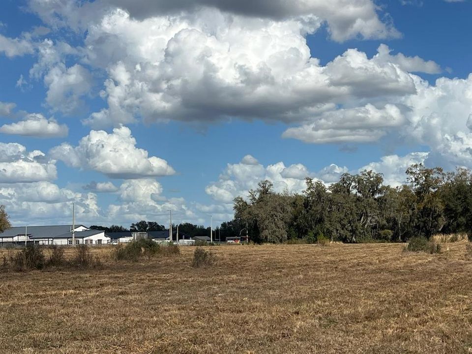 待售: $3,299,455 (68.03 acres)