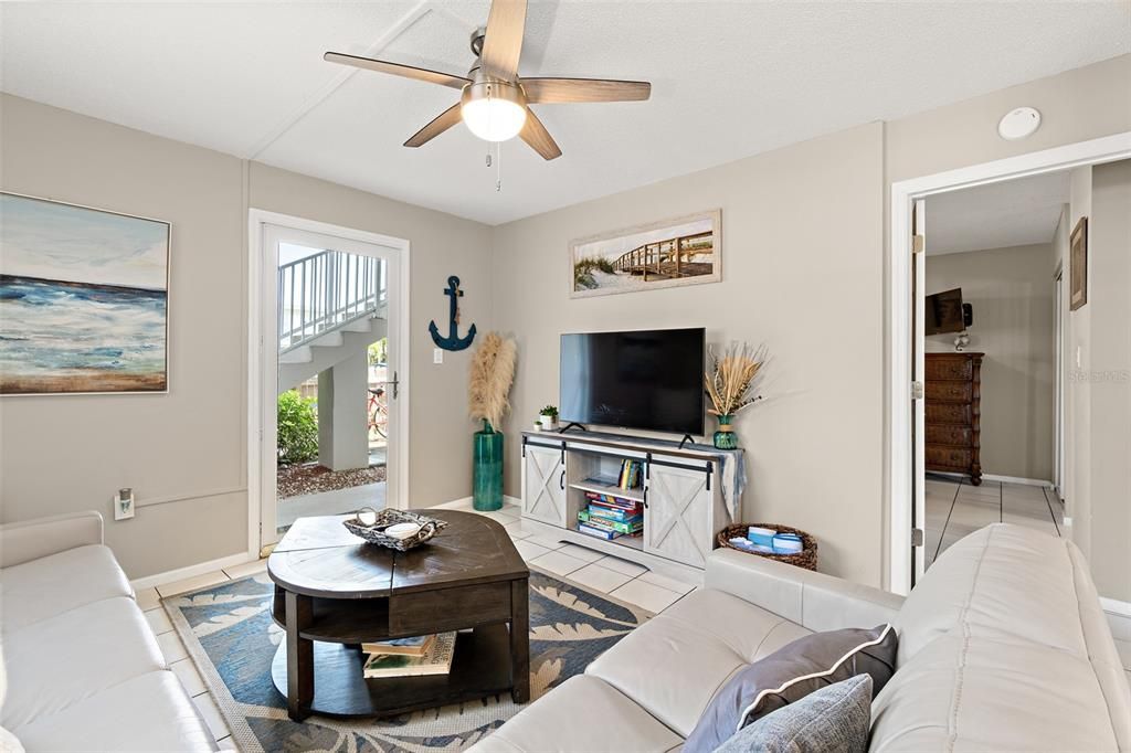 For Sale: $199,900 (1 beds, 1 baths, 546 Square Feet)