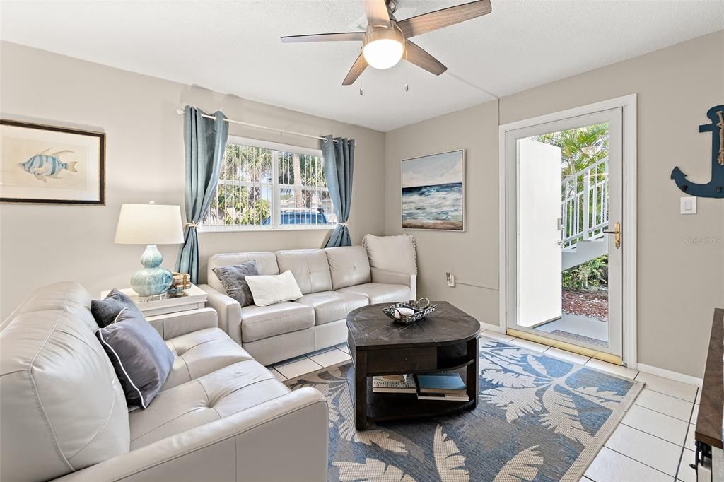 For Sale: $199,900 (1 beds, 1 baths, 546 Square Feet)