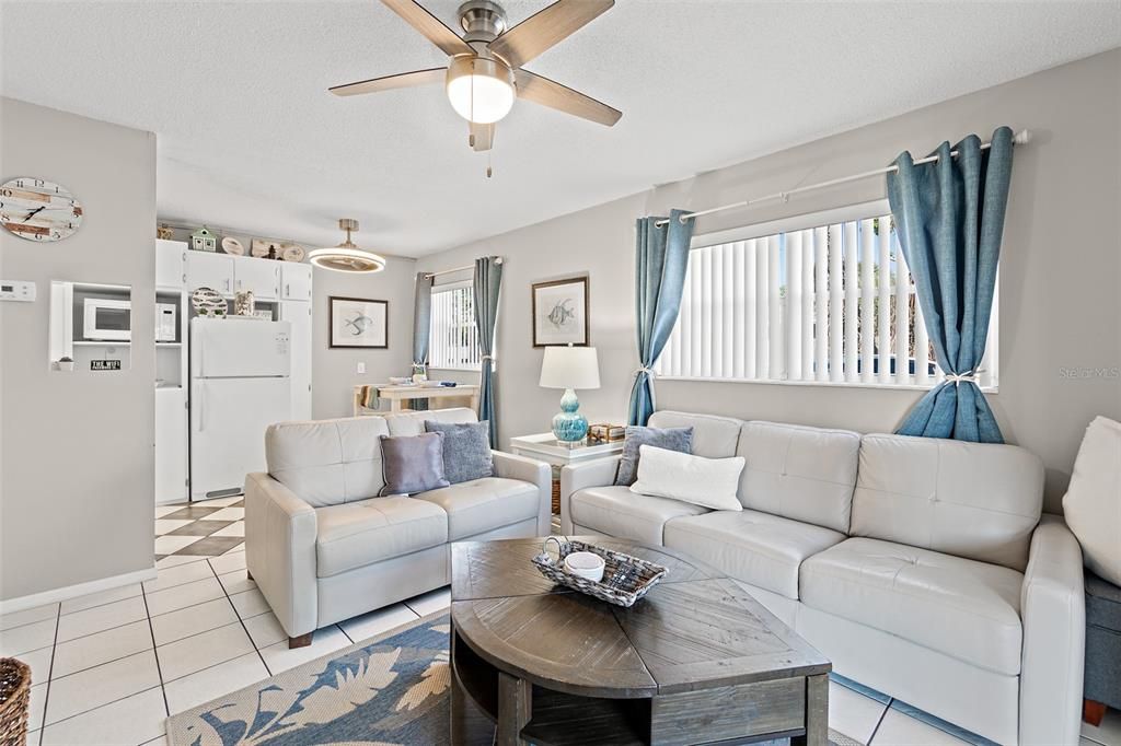For Sale: $199,900 (1 beds, 1 baths, 546 Square Feet)