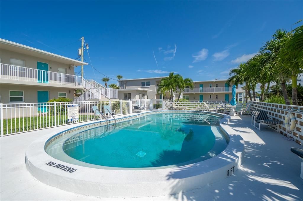 For Sale: $199,900 (1 beds, 1 baths, 546 Square Feet)