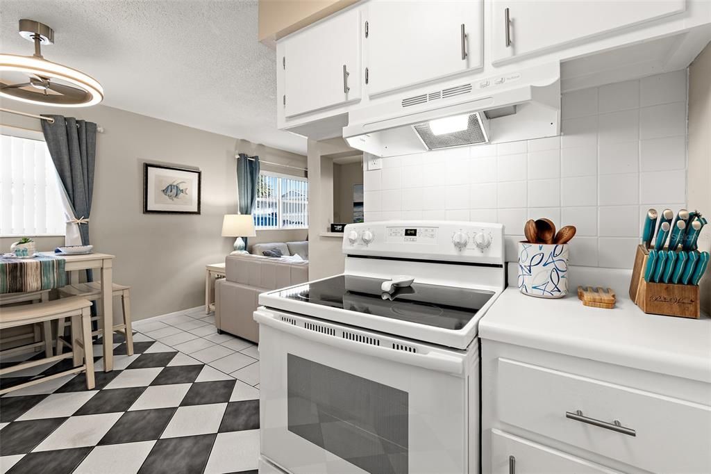 For Sale: $199,900 (1 beds, 1 baths, 546 Square Feet)