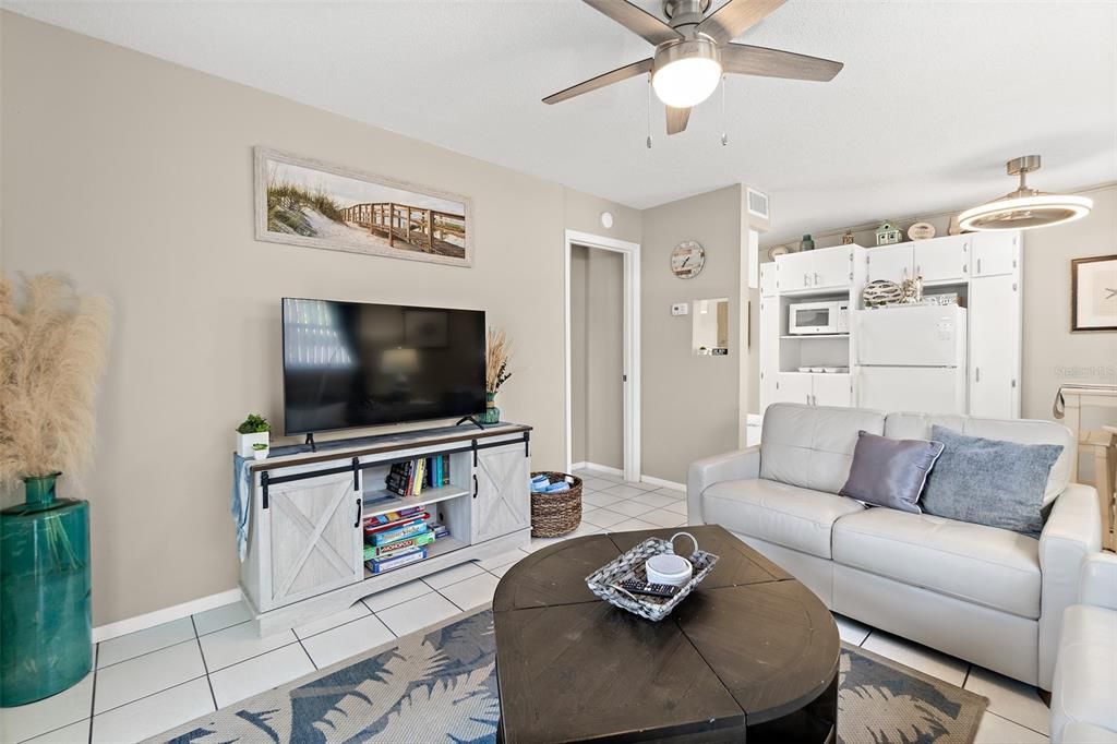 For Sale: $199,900 (1 beds, 1 baths, 546 Square Feet)