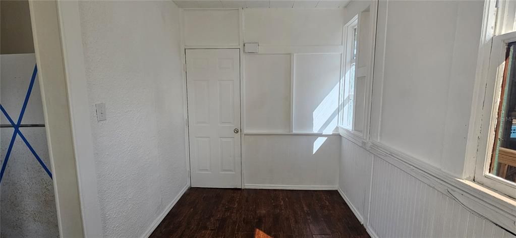 For Rent: $850 (1 beds, 1 baths, 695 Square Feet)