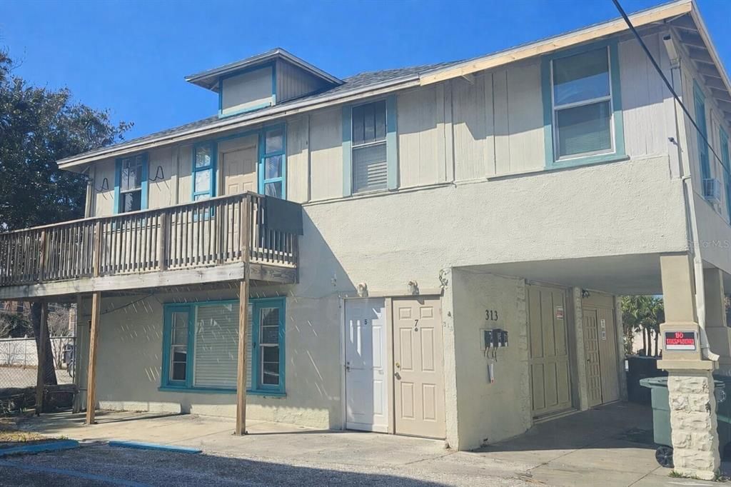 For Rent: $850 (1 beds, 1 baths, 695 Square Feet)