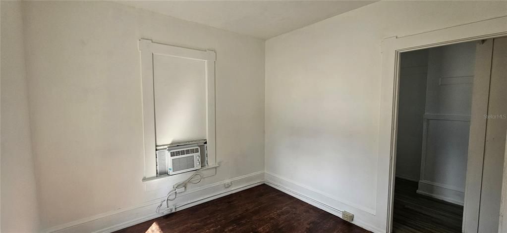For Rent: $850 (1 beds, 1 baths, 695 Square Feet)