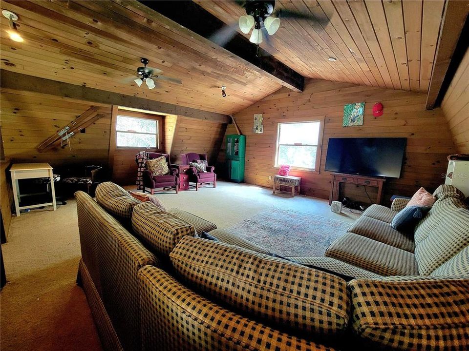 Под контрактом: $599,000 (3 спален, 2 ванн, 3339 Квадратных фут)