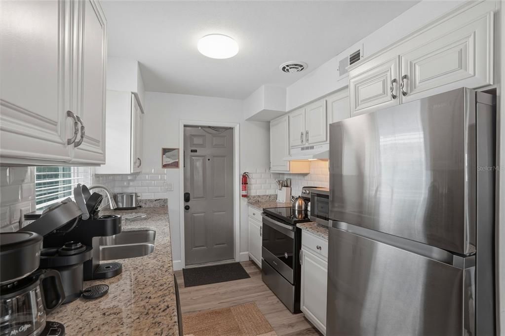 For Sale: $1,999,999 (6 beds, 0 baths, 2464 Square Feet)