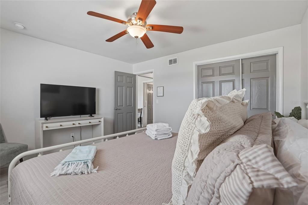 For Sale: $1,999,999 (6 beds, 0 baths, 2464 Square Feet)