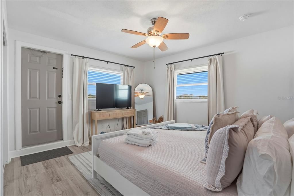 For Sale: $1,999,999 (6 beds, 0 baths, 2464 Square Feet)