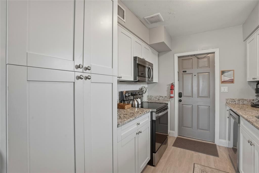 For Sale: $1,999,999 (6 beds, 0 baths, 2464 Square Feet)