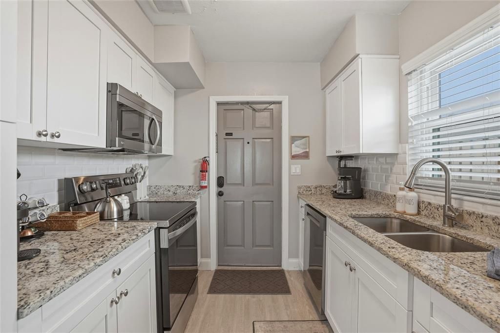 For Sale: $1,999,999 (6 beds, 0 baths, 2464 Square Feet)