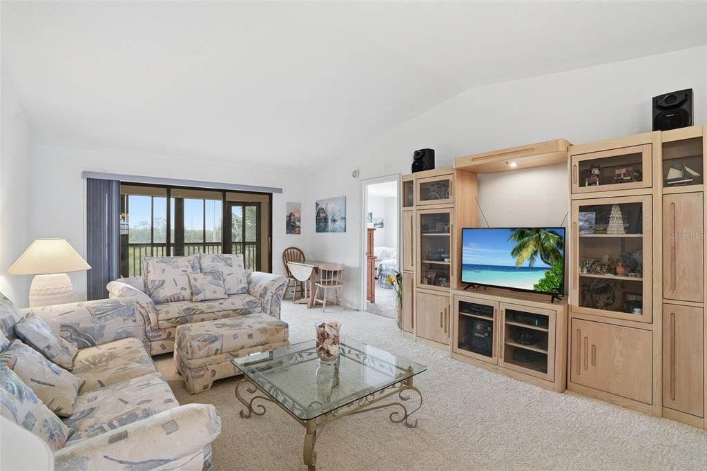 For Sale: $99,000 (2 beds, 2 baths, 1153 Square Feet)