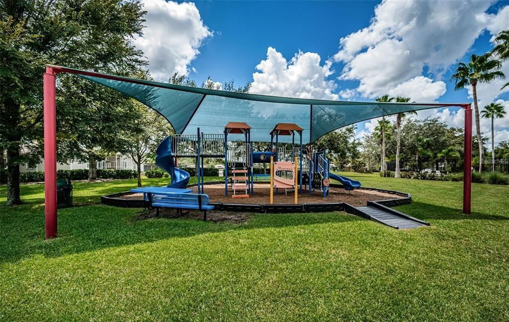 Под контрактом: $399,000 (3 спален, 2 ванн, 2558 Квадратных фут)