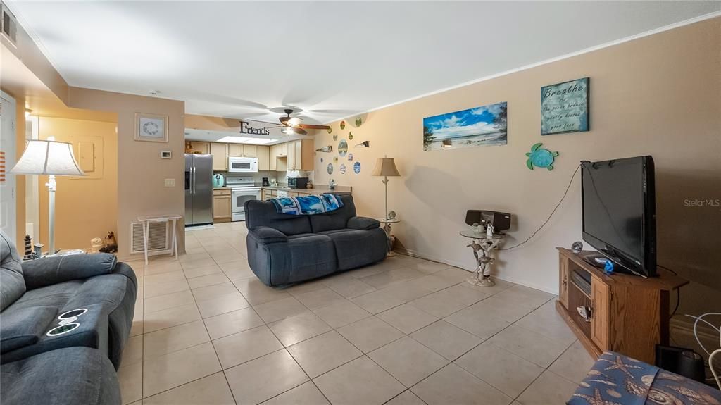 En Venta: $200,000 (2 camas, 2 baños, 918 Pies cuadrados)
