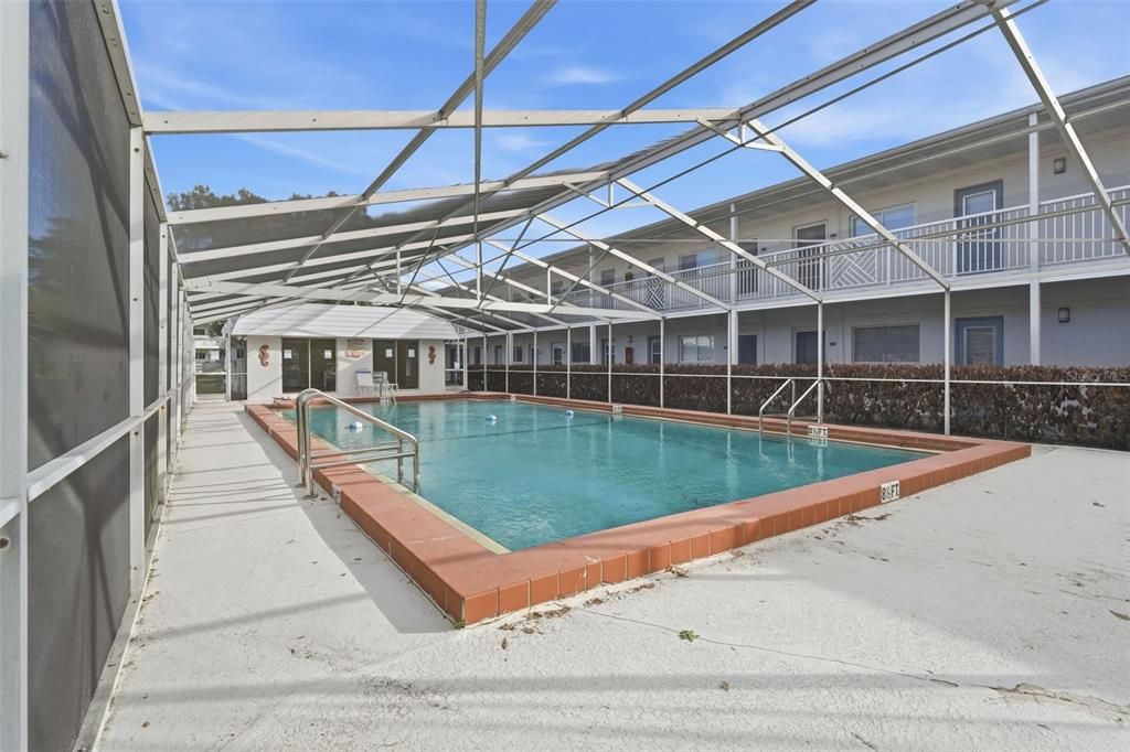 For Sale: $185,000 (2 beds, 1 baths, 996 Square Feet)