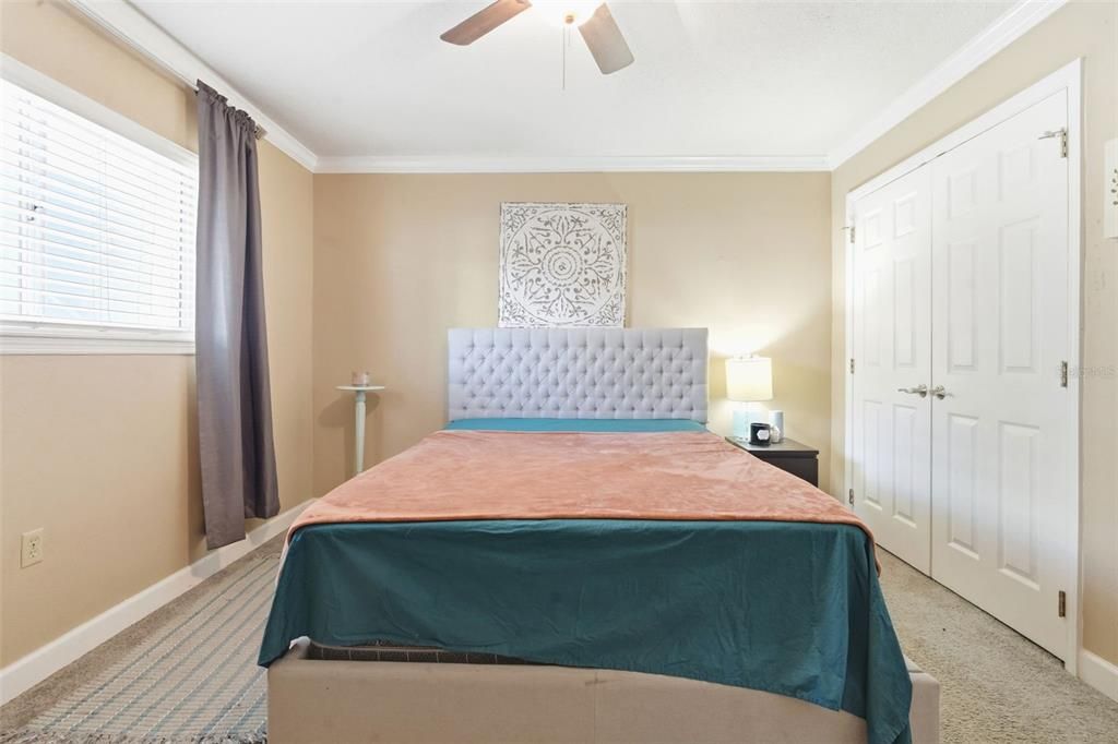 For Sale: $185,000 (2 beds, 1 baths, 996 Square Feet)