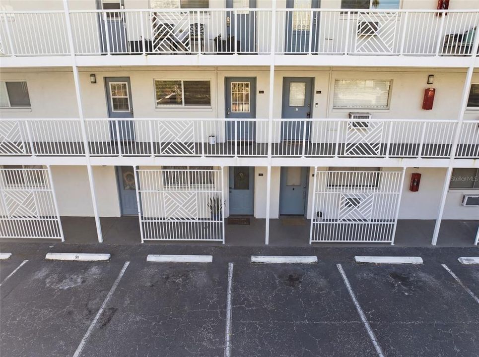 For Sale: $185,000 (2 beds, 1 baths, 996 Square Feet)
