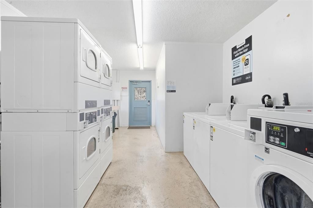 For Sale: $185,000 (2 beds, 1 baths, 996 Square Feet)