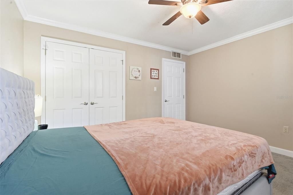 For Sale: $185,000 (2 beds, 1 baths, 996 Square Feet)