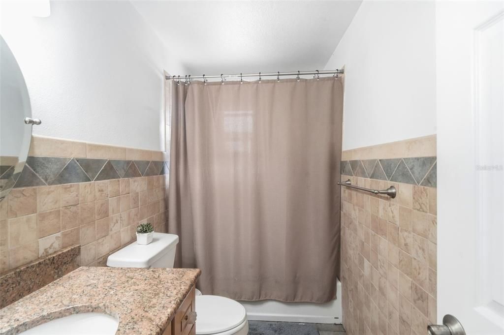 For Sale: $185,000 (2 beds, 1 baths, 996 Square Feet)