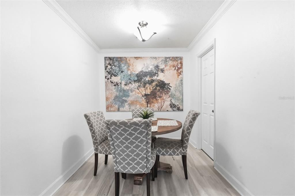 For Sale: $185,000 (2 beds, 1 baths, 996 Square Feet)