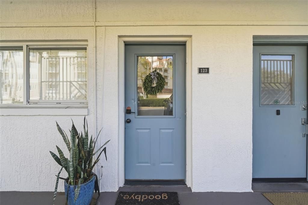 For Sale: $185,000 (2 beds, 1 baths, 996 Square Feet)