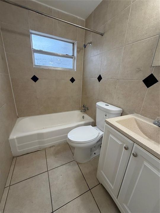 For Rent: $1,335 (3 beds, 1 baths, 816 Square Feet)