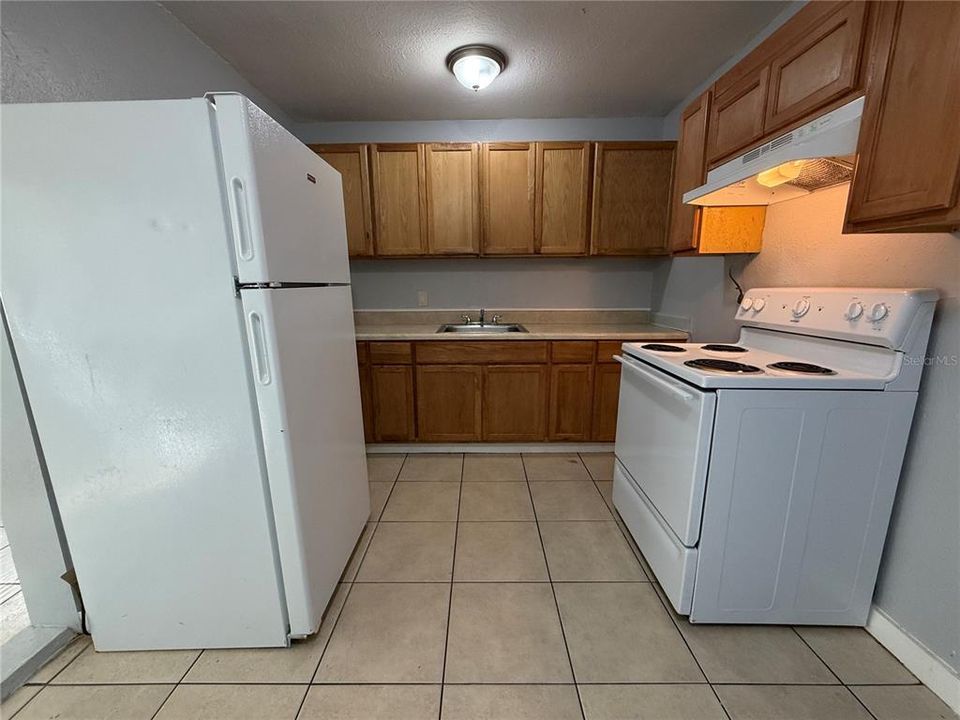 For Rent: $1,335 (3 beds, 1 baths, 816 Square Feet)
