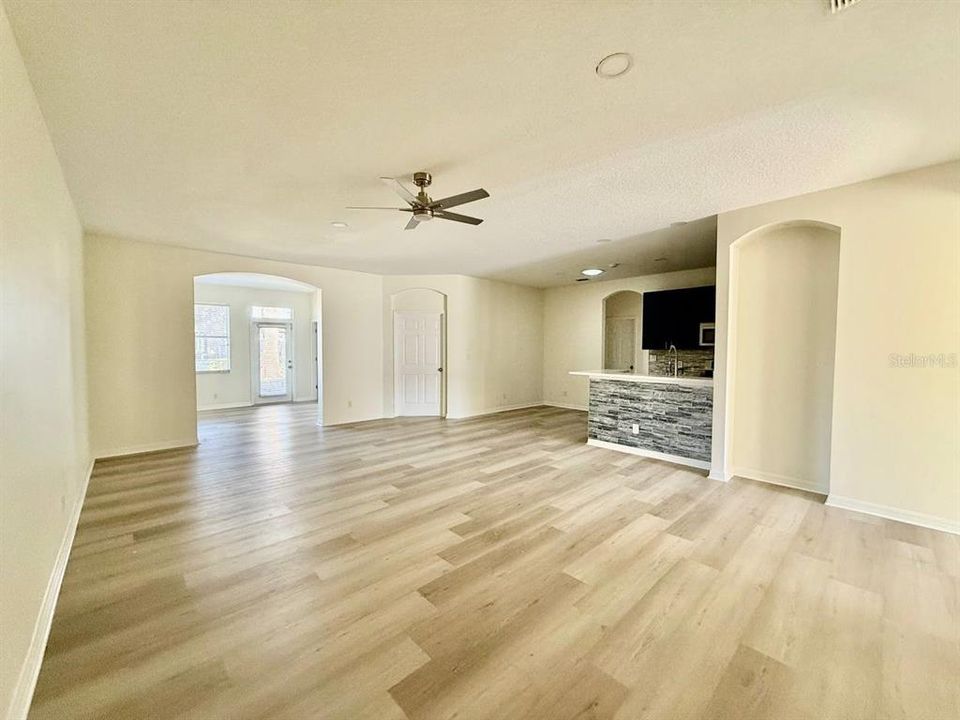 В аренду: $2,300 (3 спален, 2 ванн, 1702 Квадратных фут)