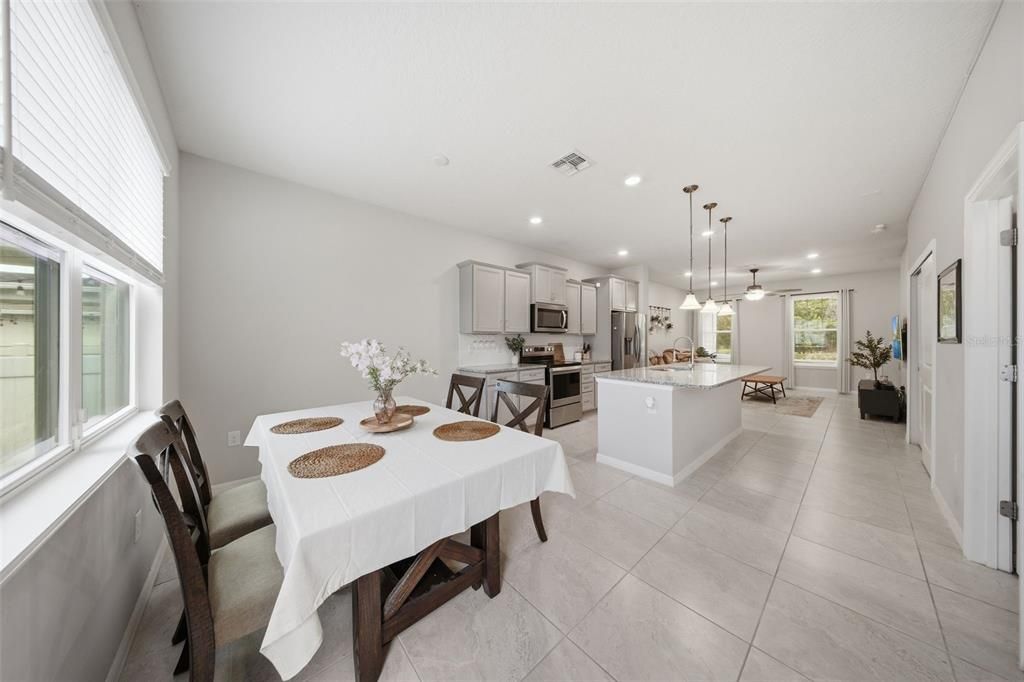 For Sale: $364,900 (2 beds, 2 baths, 1497 Square Feet)