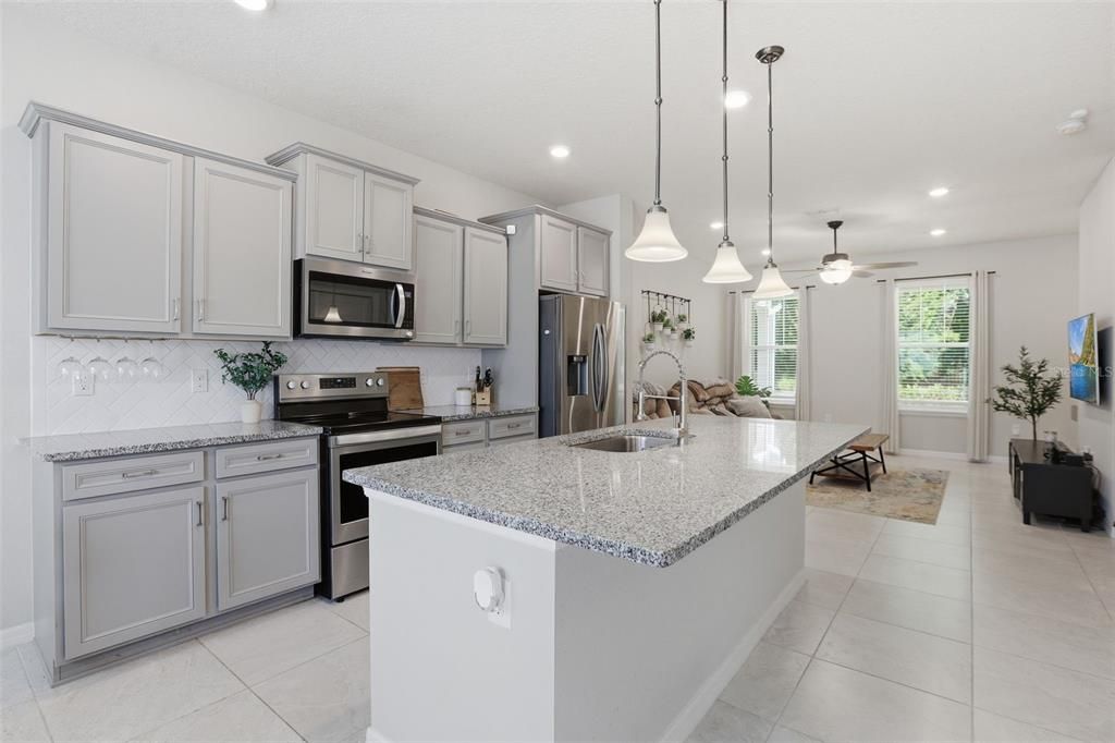 For Sale: $364,900 (2 beds, 2 baths, 1497 Square Feet)