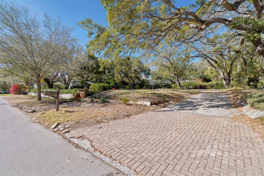 На продажу: $3,300,000 (0.50 acres)