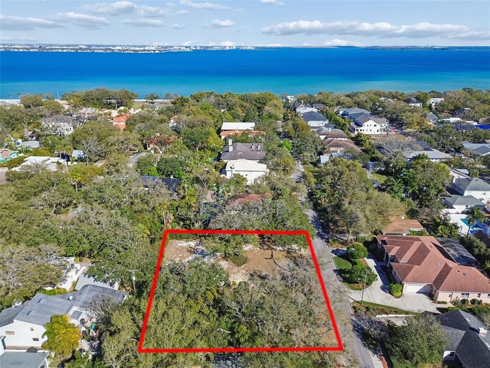 На продажу: $3,300,000 (0.50 acres)