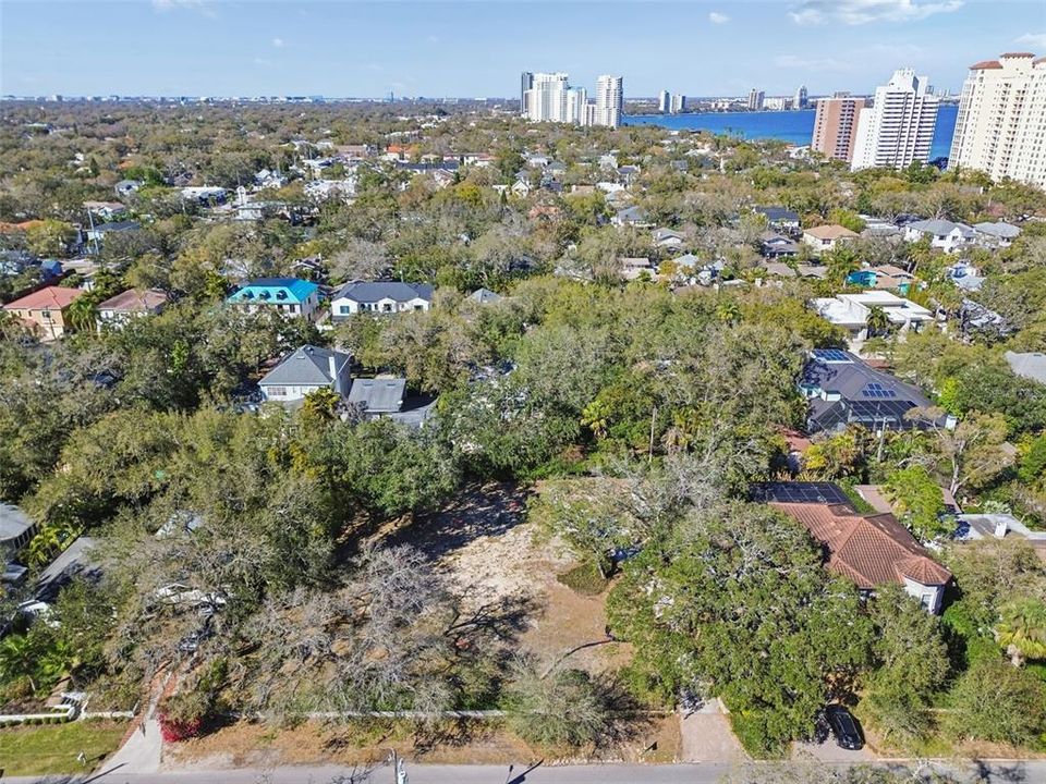 На продажу: $3,300,000 (0.50 acres)