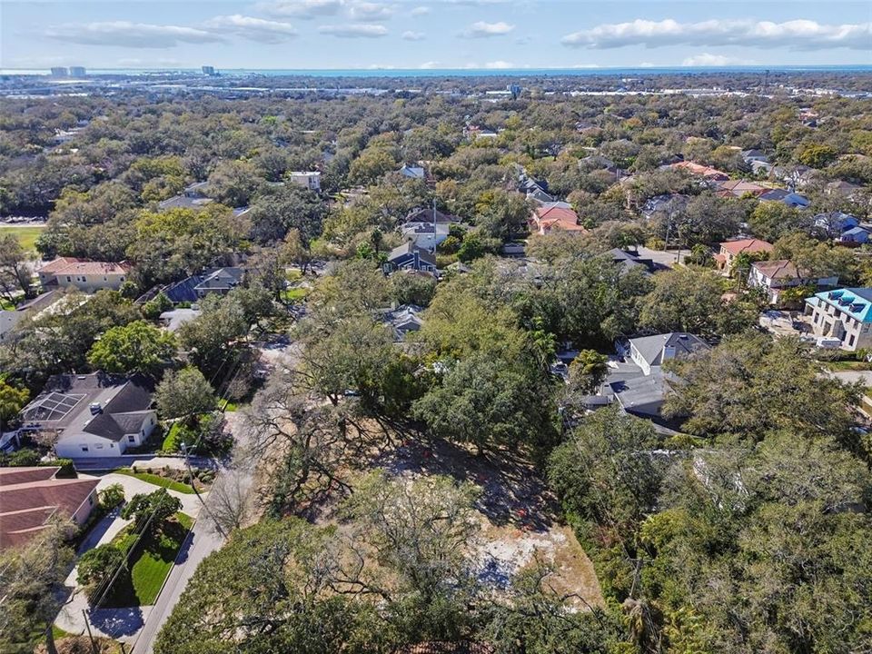 На продажу: $3,300,000 (0.50 acres)