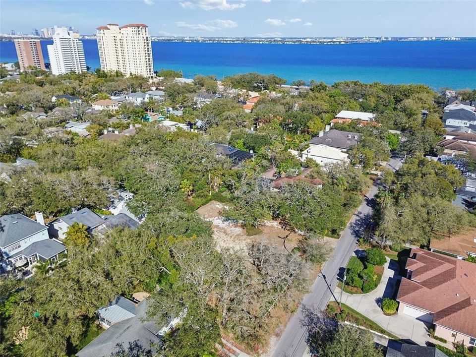 На продажу: $3,300,000 (0.50 acres)