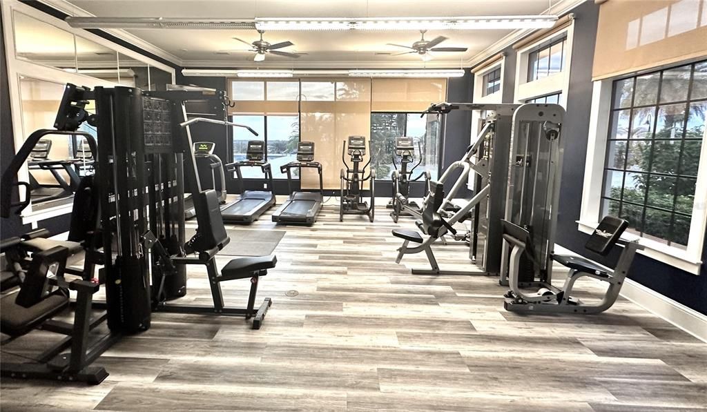 На продажу: $80,000 (0.27 acres)