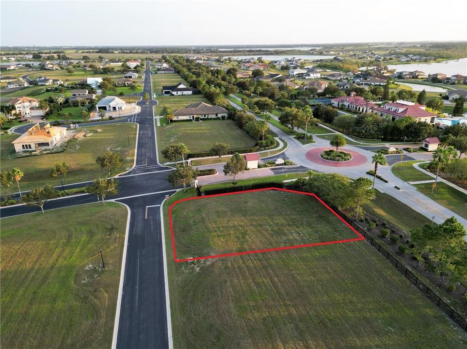На продажу: $80,000 (0.27 acres)