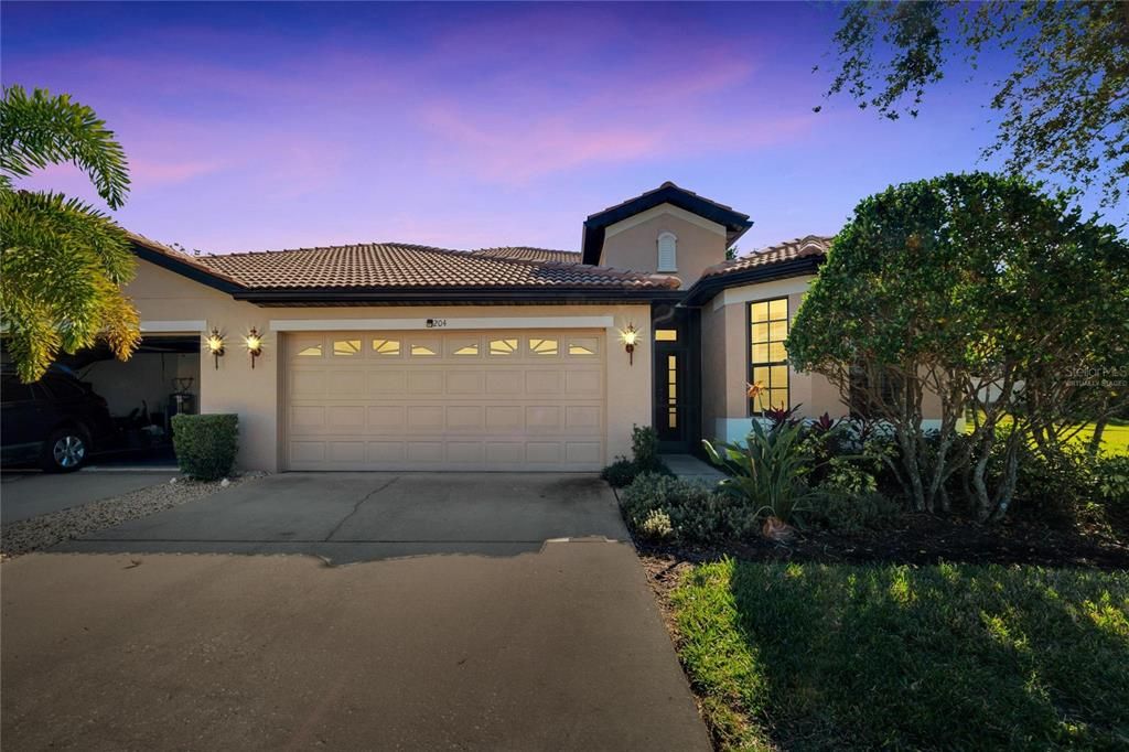 Active With Contract: $275,000 (2 beds, 2 baths, 1631 Square Feet)