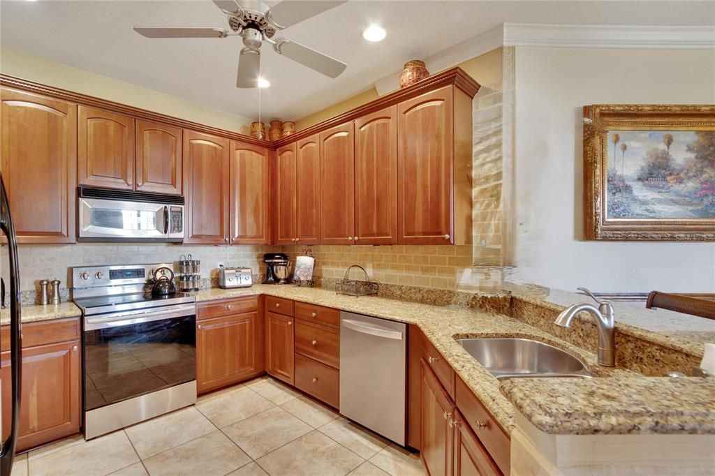 Active With Contract: $275,000 (2 beds, 2 baths, 1631 Square Feet)