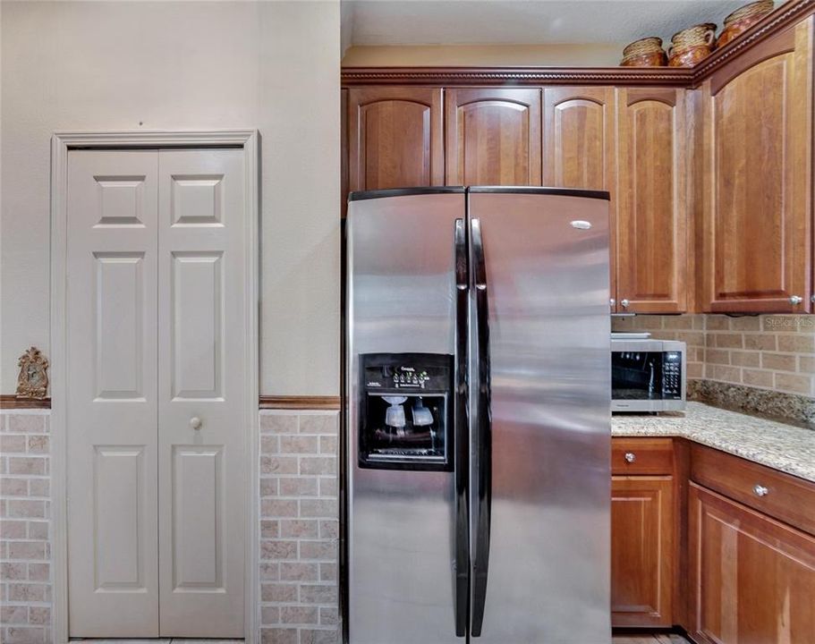 Active With Contract: $275,000 (2 beds, 2 baths, 1631 Square Feet)