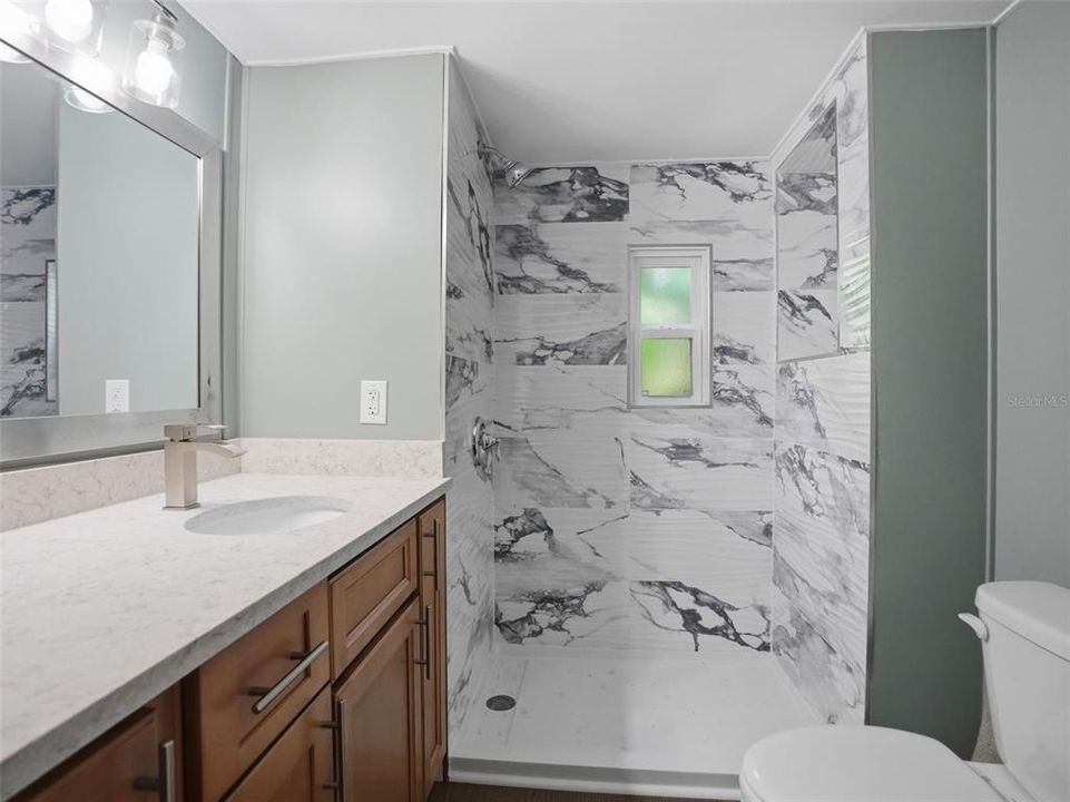 For Sale: $119,900 (2 beds, 1 baths, 660 Square Feet)