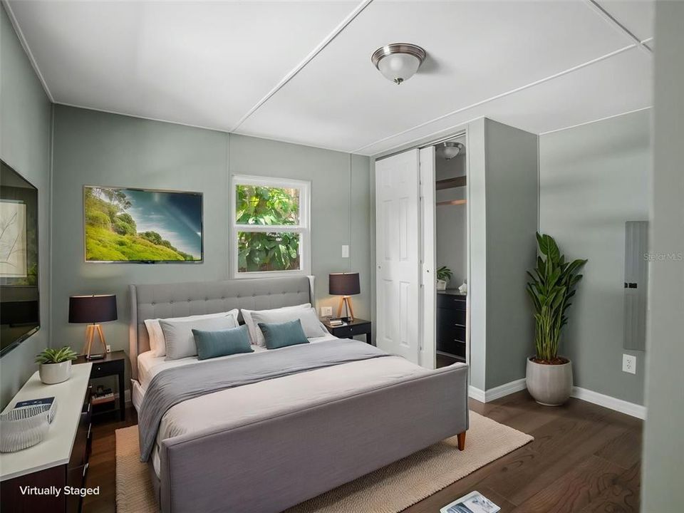 For Sale: $119,900 (2 beds, 1 baths, 660 Square Feet)