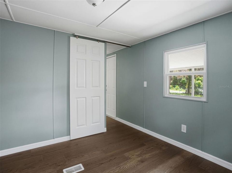 For Sale: $119,900 (2 beds, 1 baths, 660 Square Feet)