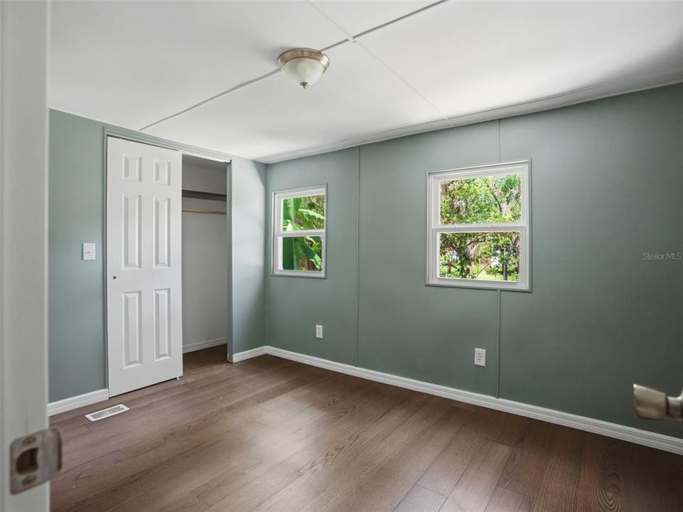 For Sale: $119,900 (2 beds, 1 baths, 660 Square Feet)